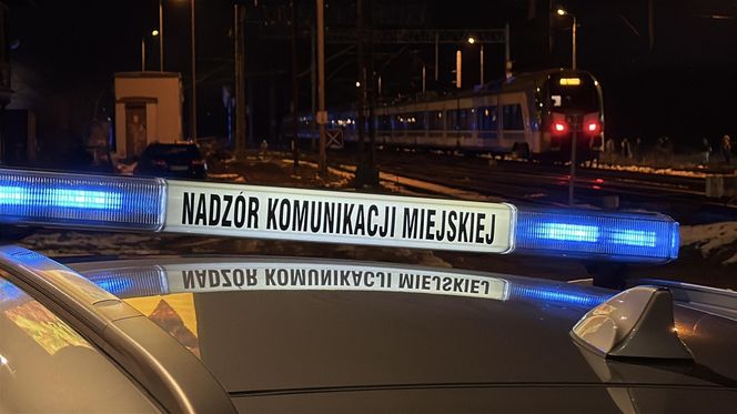 Śmiertelne potrącenie przez pociąg w Warszawie. Pieszy wtargnął pod rozpędzony skład. Zginął na miejscu