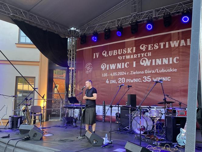  IV Lubuski Festiwal Piwnic i Winnic w Zielonej Górze. Koncert zagrał Czesław Śpiewa