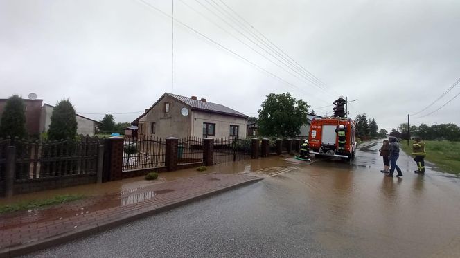 Ulewne deszcze w Łódzkiem. Strażacy wyjeżdżali ponad 370 razy