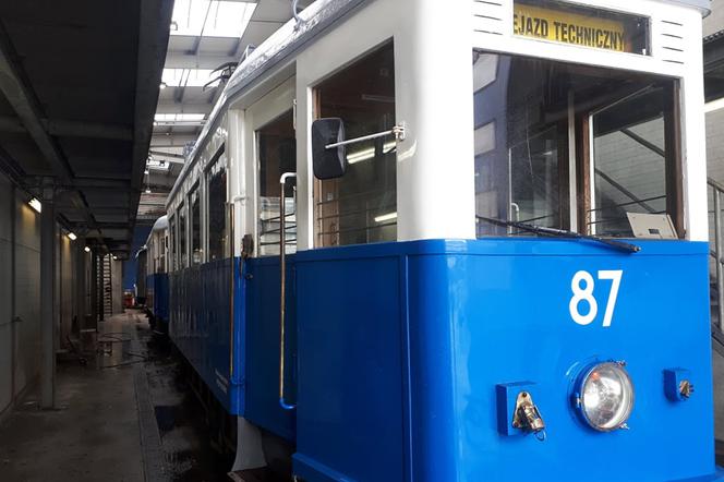  Zabytkowe tramwaje i autobusy wracają na ulice Krakowa. Będzie można nimi jeździć całe lato