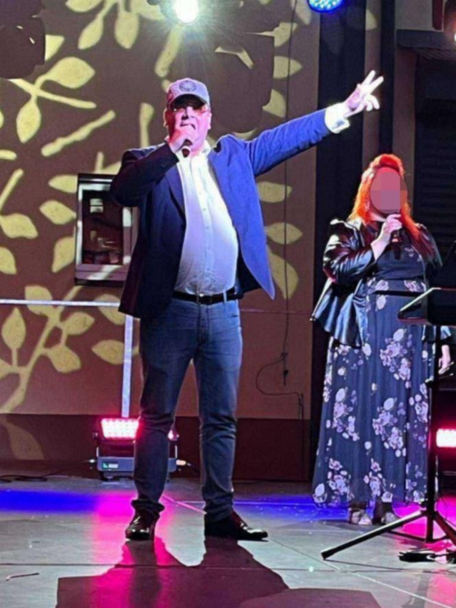 Poseł Michał Wójcik chce być nowym Elvisem Presleyem