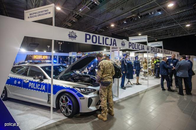 Radiowozy policji poznasz z daleka. Zobacz, jak i od kiedy się zmienią [ZDJĘCIA]