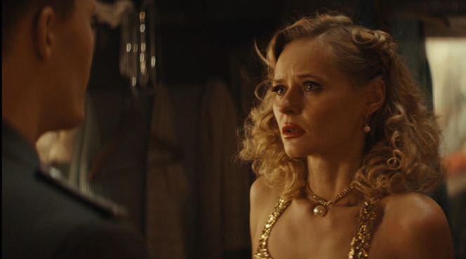 Zatoka szpiegów, odcinek 16. Engel (Michał Balicki), Greta (Karolina Kominek)