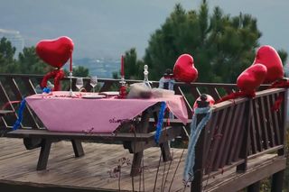 Miłość i nadzieja. Ege oświadczy się Zeynep!