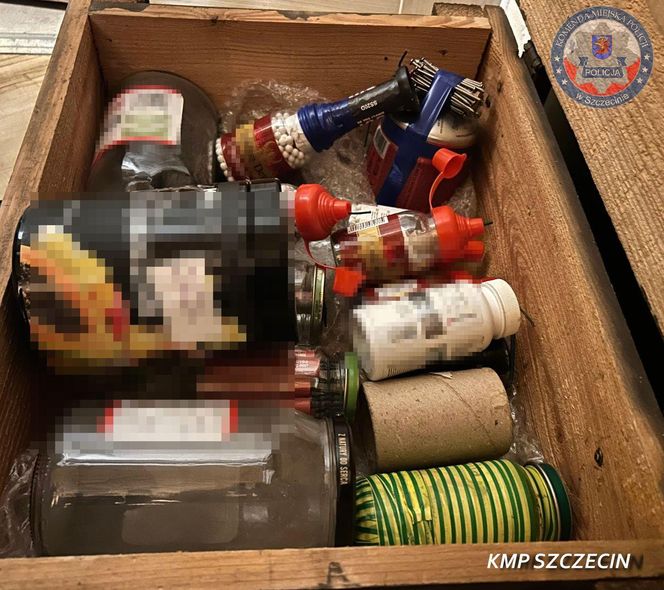 Ostrzelali kamienicę w centrum miasta. Jeden z nich miał w domu cały arsenał