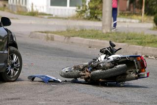 Wracali ze zlotu motocyklistów zderzyli się z samochodem osobowym. Jedna osoba nie żyje