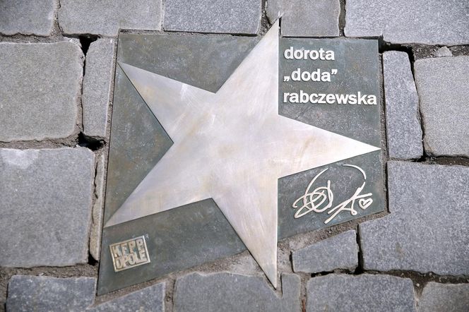Doda i Daria Zawiałow wyróżnione w wyjątkowy sposób. Artystki nie kryły wzruszenia w Opolu
