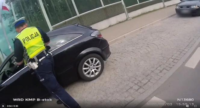 Białystok: Rzucił w policjantów nożami. Grozi mu do 10 lat więzienia