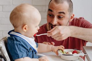 Obalamy popularne mity na temat diety rocznego dziecka – o tym musi wiedzieć każdy rodzic