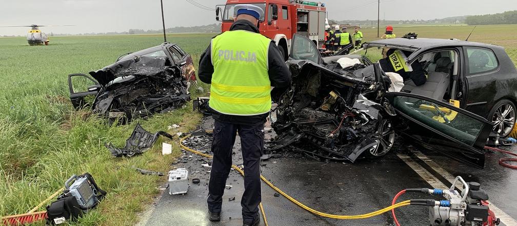 Koszmarny wypadek w Łankowicach koło Kcyni. Kierowca nie żyje, trzy kobiety w szpitalach