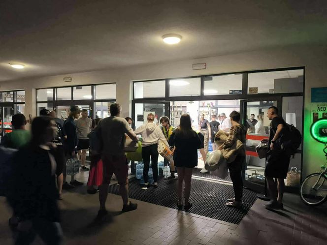 Pożar w Ząbkach. Tłumy wykupują artykuły pierwszej potrzeby