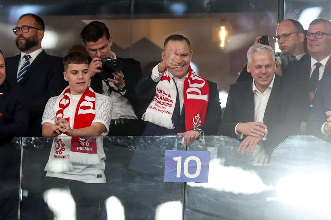 Karol Nawrocki na meczu Polska - Finlandia