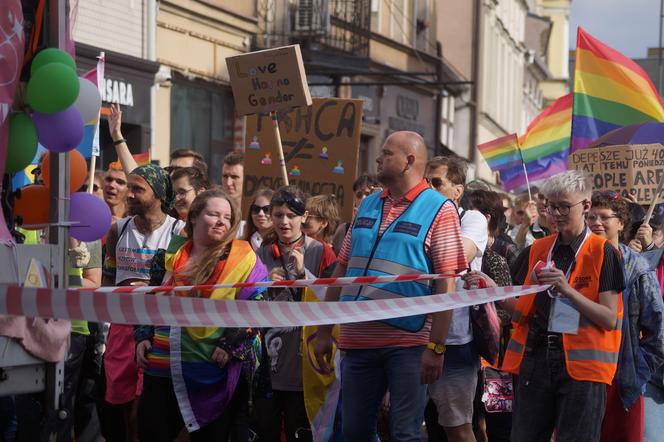 II Marsz Równości w Bydgoszczy pod hasłem "Wybierz miłość” [ZDJĘCIA]