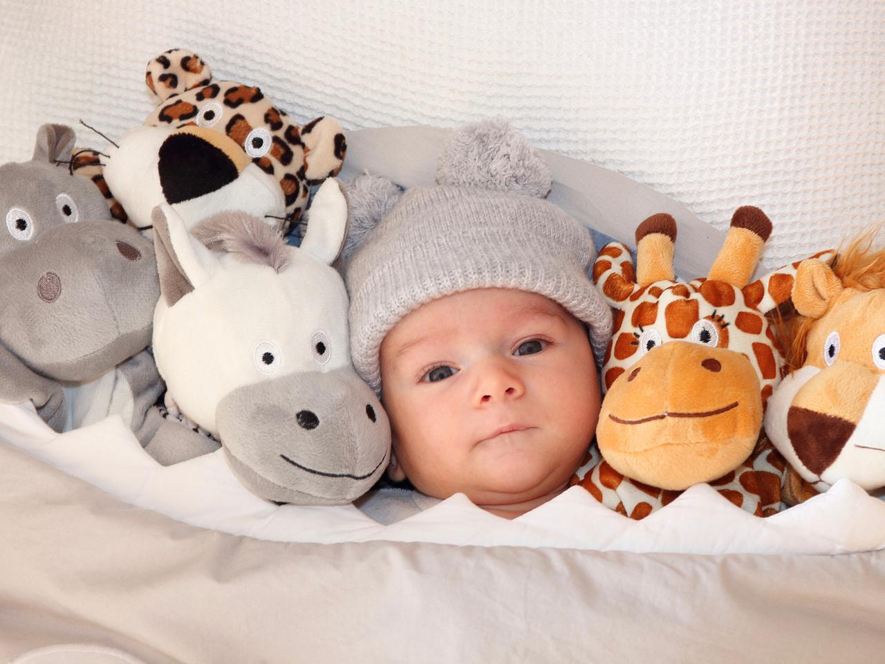 Pierwsze zabawki dla niemowlaka. Jakie zabawki dla niemowląt się sprawdzą?