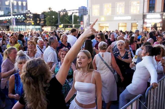 Potańcówka przed Teatrem Śląskim w Katowicach (09.08)