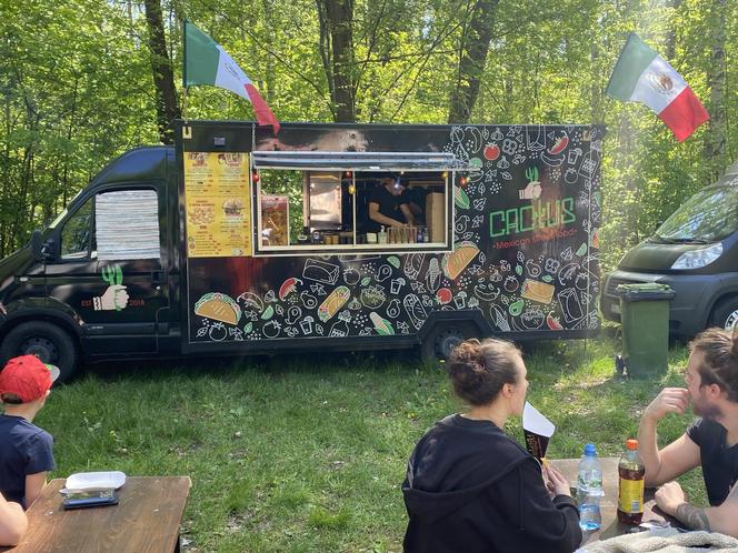 Festiwal Samków Food Trucków w Olsztynie 2024. Nad Ukielem można zjeść dania z całego świata [ZDJĘCIA]