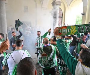 Kibice Chelsea i Real Betis zdewastowali rynek we Wrocławiu