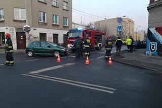 Groźne zderzenie na bydgoskim Szwederowie! Jedna osoba trafiła do szpitala! [ZDJĘCIA]