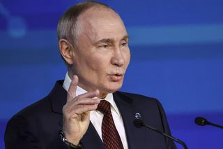 Mieszkańcy tego kraju w Europie dostali przerażające przewodniki jak przetrwać wojnę. Szykują się na Putina!