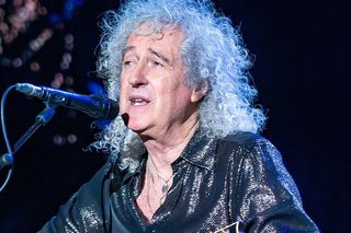 Brian May (Queen) porównał pewnego wokalistę do Freediego Mercury'ego. Podobieństw jest wiele