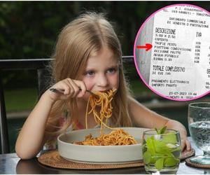 Poszła na obiad z małą córeczką. Nie uwierzycie, co restauracja doliczyła do rachunku
