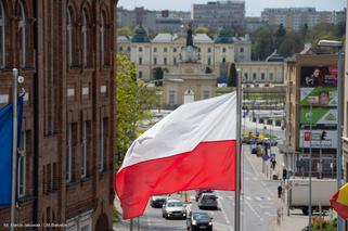 Białystok bez obchodów majowych, ale warto wywiesić flagę. Jak to zrobić prawidłowo?