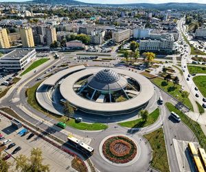 To miasto w świętokrzyskim jest większe od Paryża