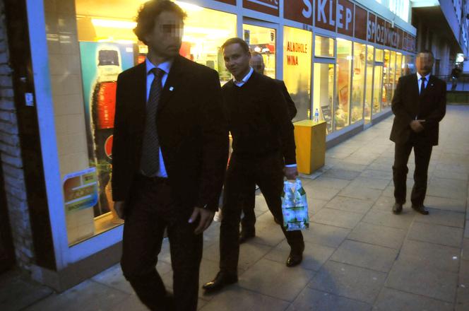 Z obstawą do bankomatu