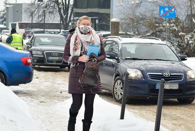 Wyrzucili ją z pracy bo skarżyła się na brak masecek