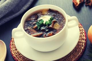 Zupa grzybowa wigilijna - tradycyjny przepis z dodatkiem suszu owocowego
