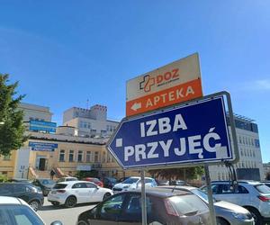 Rodzina nie chciała sekcji zwłok młodego mężczyzny, który zmarł pod szpitalem 