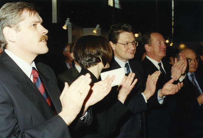 Od lewej: Marek Mikos, zastępca dyrektora Wydziału Urbanistyki gminy Warszawa Centrum, Sławomir Ratajski, Sekretarz Stanu w Ministerstwie Kultury i Sztuki, mecenas Edward Wende