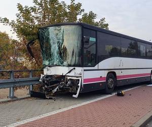 Wypadek w Katowicach. Autobus zderzył się z samochodem osobowym