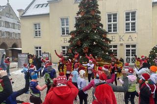 Bieg Mikołajów w Olsztynie 2023. Kilkaset osób pobiegło dla dzieci. Zobaczcie zdjęcia!