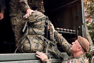 Terytorialsi z Warmii i Mazur pomagają walczyć ze skutkami powodzi