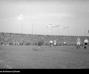 Stadion Legii Warszawa sprzed 90 lat. Na nim rozgrywano pierwsze mecze drużyny