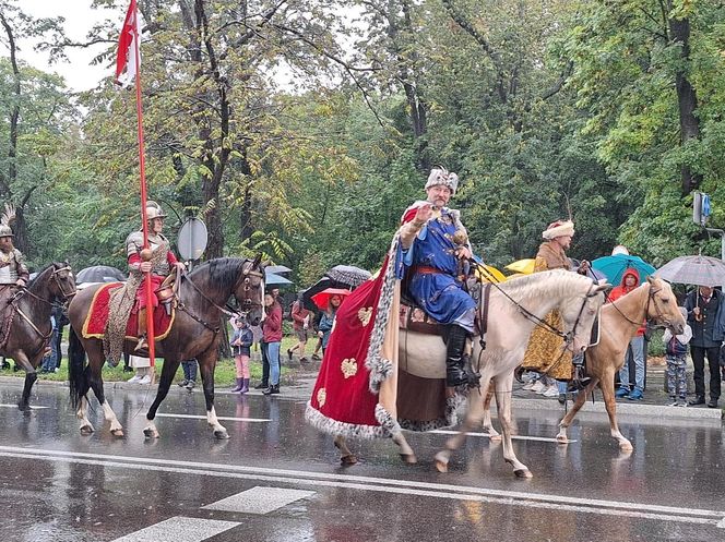 Pochód Gwarkowski 2025 w strugach deszczu