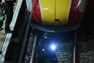 Rzeź w pociągu! Dziewięć osób walczy o życie