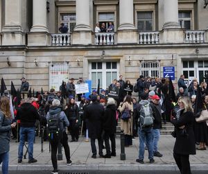   Razem przeciw przemocy. Medycy protestują w Warszawie