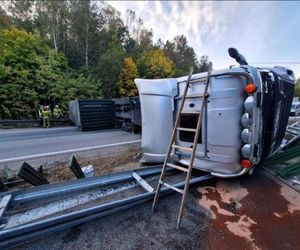 Ciężarówka przewróciła się na Obwodnicy Trójmiasta. Znaleziono narkotyki