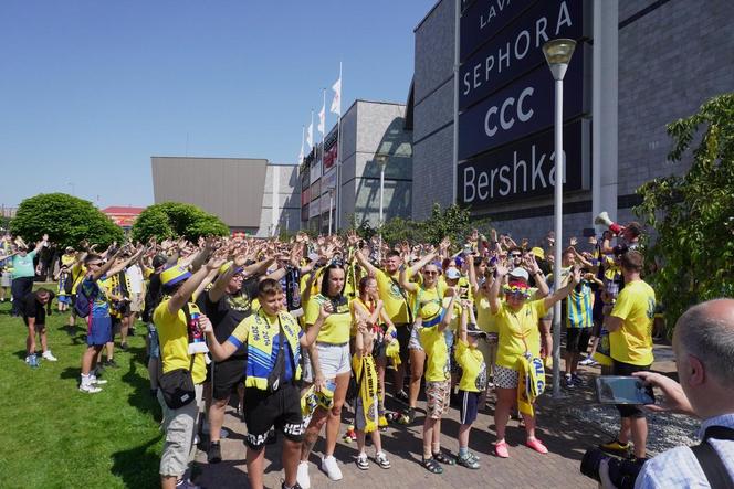 Przemarsz kibiców Stali Gorzów przed meczem z Falubazem Zielona Góra