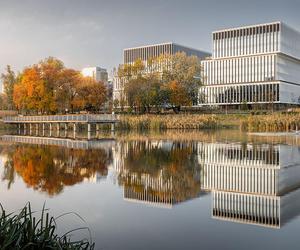 Lakeside, pierwszy projekt biurowy firmy Atenor w Polsce, wita gości efektownymi posadzkami 