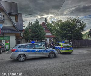 Pijani przyjechali samochodem dokupić wódki