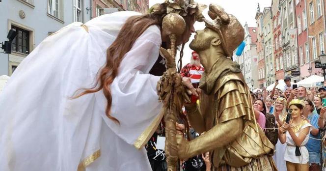 Oświadczyny na Jarmarku Dominikańskim. Takiego rozpoczęcia jeszcze nie było!