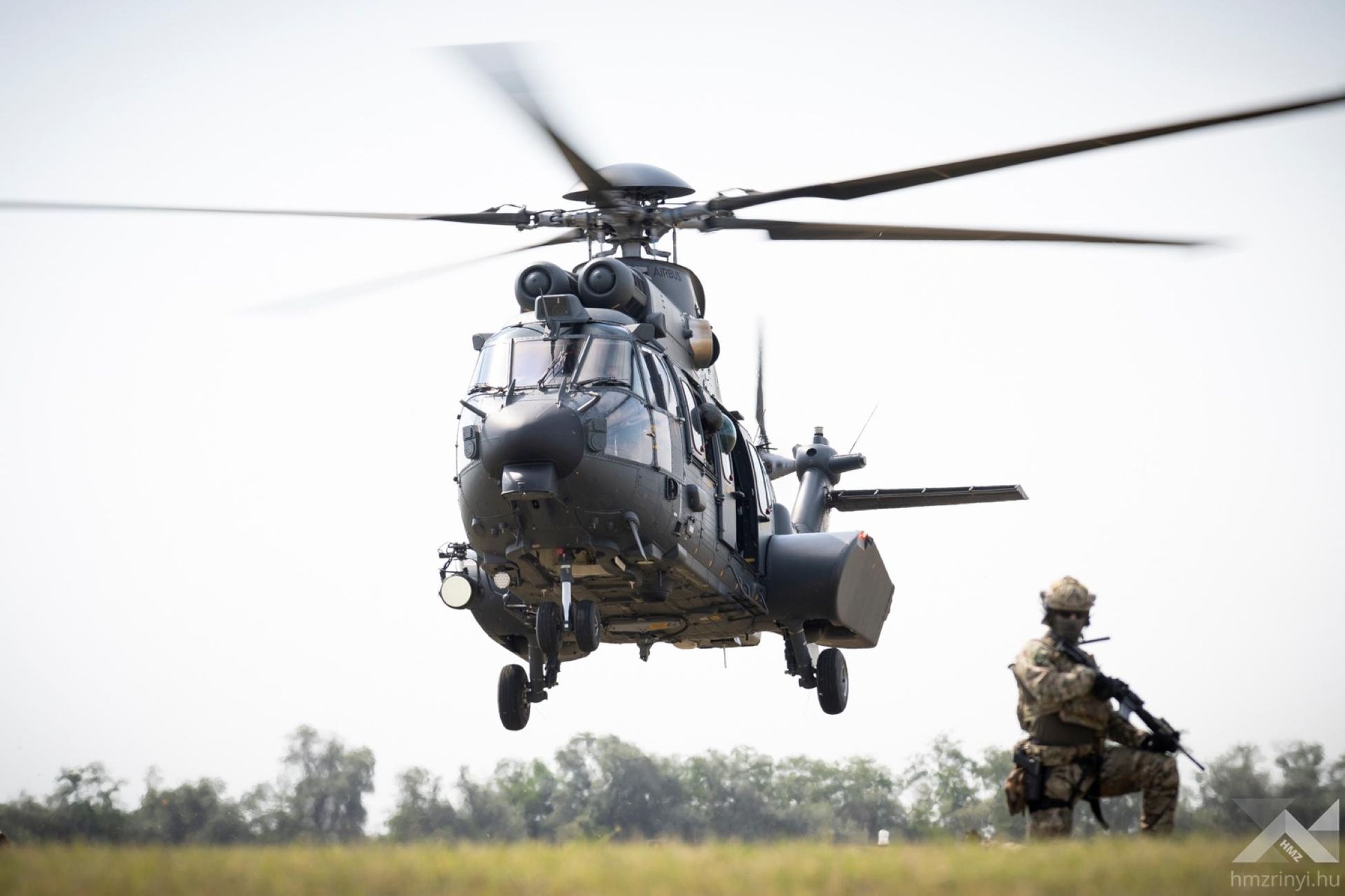 Węgierskie H225M w komplecie