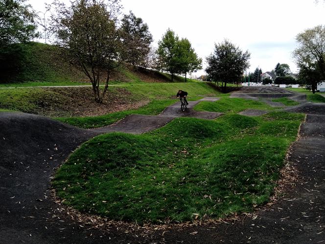 Pumptrack w Chorzowie. Takiej atrakcji nie ma w całym mieście! [ZDJĘCIA]