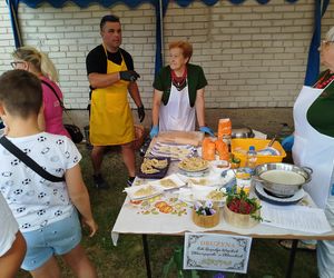 W konkursie na najlepsze pierogi w powiecie Siedleckim w 2025 roku zwyciężył męski zespół KGW „Sami Swoi” z Kotunia! 