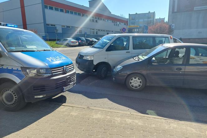Kolizja dwóch aut na ulicy Wojska Polskiego w Starachowicach