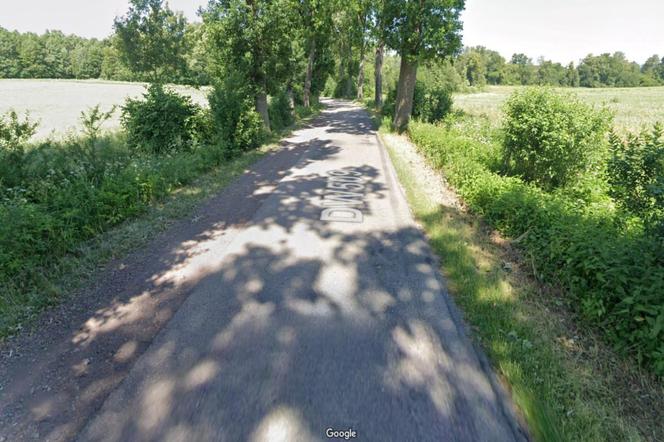 Drogowy absurd pod Braniewem. Jeszcze droga czy już pobocze?