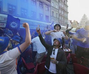 Kibice przed finałem Ligi Konferencji we Wrocławiu
